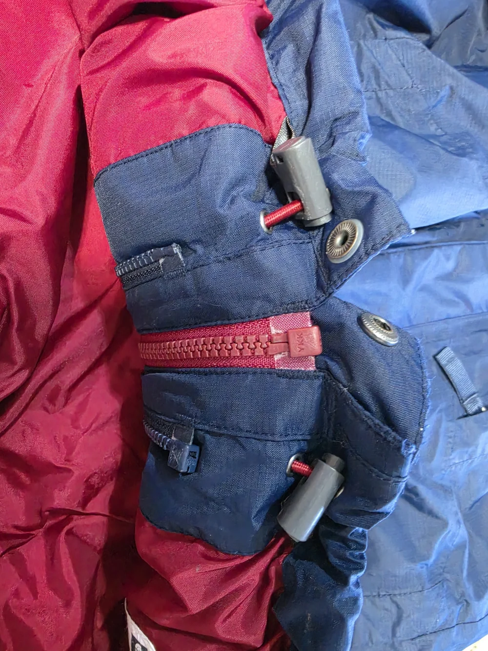 The North Face HyVent Boys Navy Red Hooded Rain Jacket Size 7/8